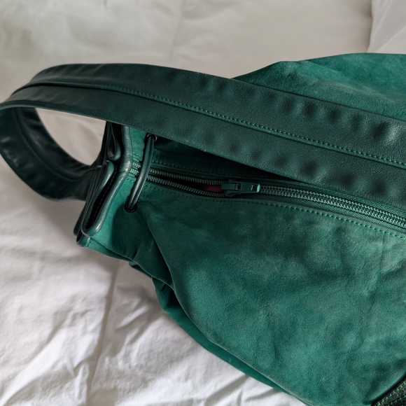 Vintage Boho Neiman Marcus Emerald Green Suede Shoulder Bag - Picture 5 of 12